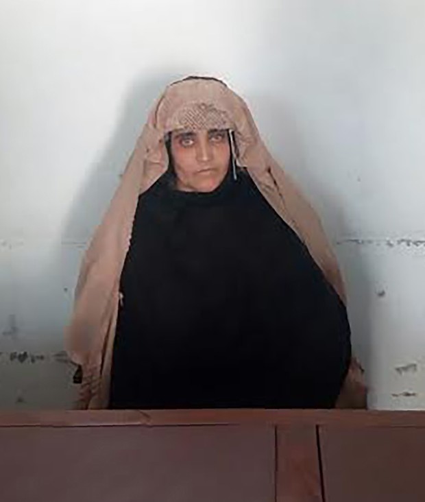 Sharbat Gula foi detida por posse documento de identidade falso (Crédito: AFP)