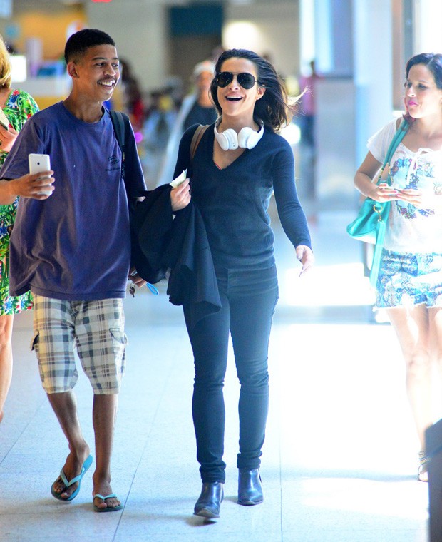 Cleo Pires em aeroporto (Crédito: Agnews)
