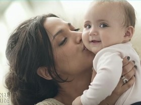 Beijar o rosto do bebê, faz mal a ele? Saiba no Canal Saúde!