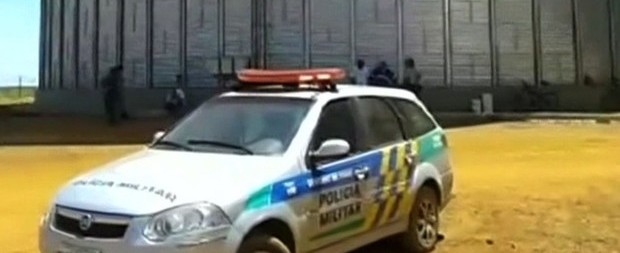 Trabalhador morre após cair dentro de silo cheio de soja em GO
