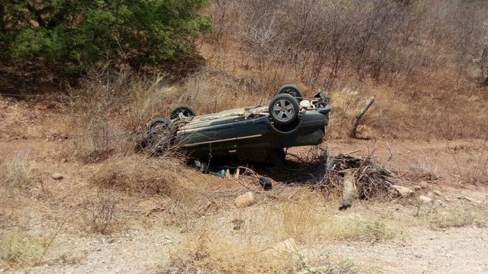 Motorista perdeu o controle do veículo que acabou capotando