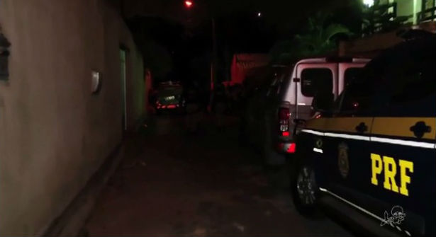 Policial é alvejado e suspeito morre em tentativa de assalto (Crédito: Reprodução)