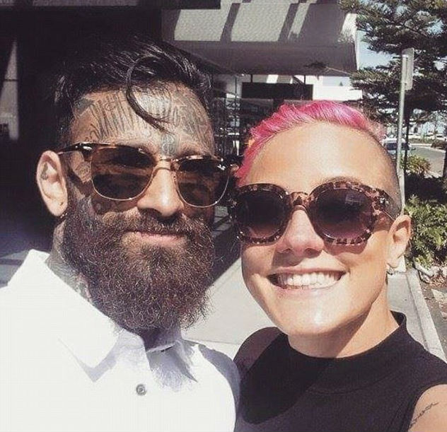 Julian Wallace e Jessica Rose-Clark (Crédito: Reprodução)