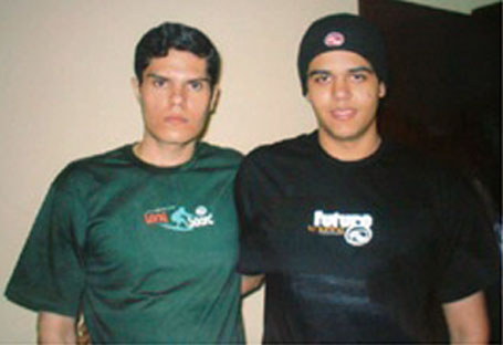 Os dois filhos de Maria José, mortos no Rio no ano de 2004