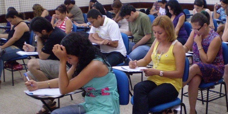 110 concursos reúnem 14,3 mil vagas com salários de até R$ 33,7 mil