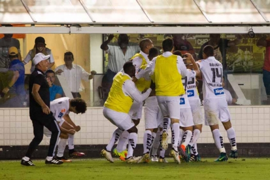 Santos vence Palmeiras na Vila Belmiro