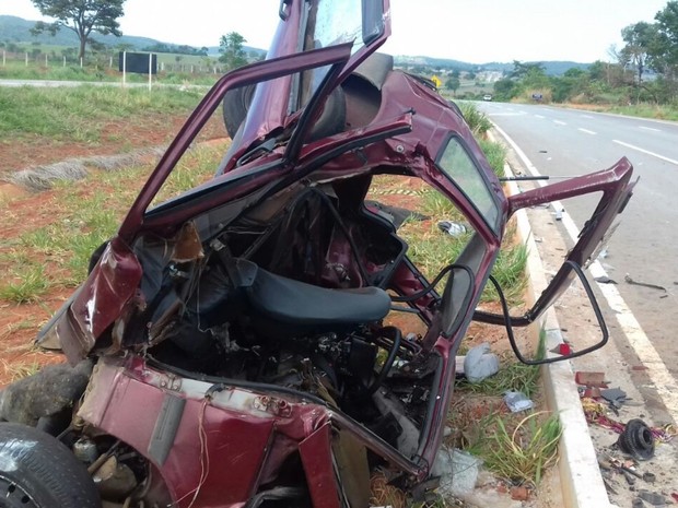 Acidente deixa cinco pessoas mortas e quatro feridos na BR-060