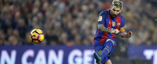 “Messi passeia no gramado, é o que menos corre”, alfineta Guardiola