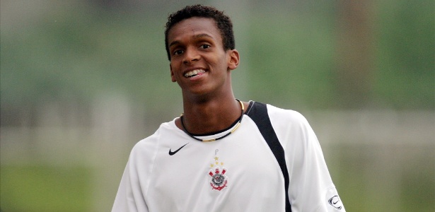Jô na primeira passagem pelo Corinthians: centroavante volta ao clube (Crédito: Reprodução)