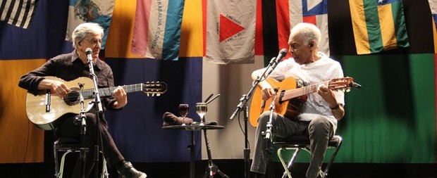 Gilberto Gil volta aos palcos após internação e recebe amigos