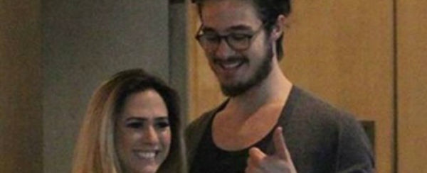 Tiago Iorc confidencia a amigos que está encantado por Tatá Werneck