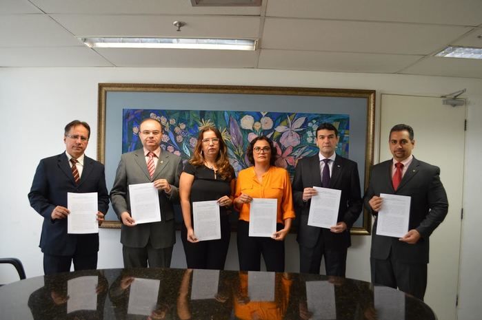 Eles lançaram o manifesto "Todos contra a corrupção"