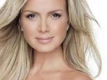 Eliana mostra corpão com look transparente em campanha