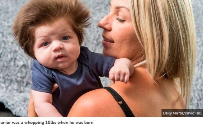 Você já viu um bebê com tanto cabelo quanto Cox? (Crédito: Mirror)