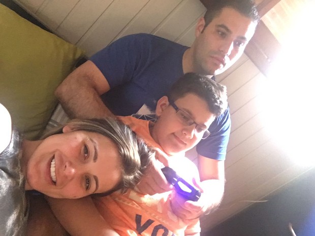Andressa Urach, filho e Tiago Costa (Crédito: Reprodução/ Instagram)