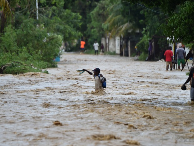 Furacão Matthew deixou mais de 100 mortos no Haiti (Crédito: HECTOR RETAMAL / AFP)