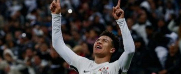 Jogador do Corinthians detona torcedores que "criticam no sofá"