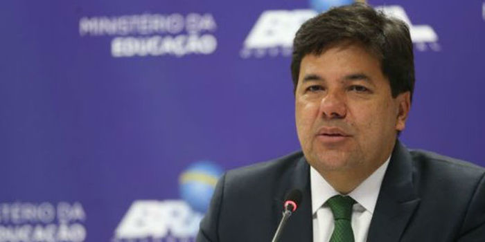 Ministro admite possível MP para liberar R$ 700 milhões para Fies