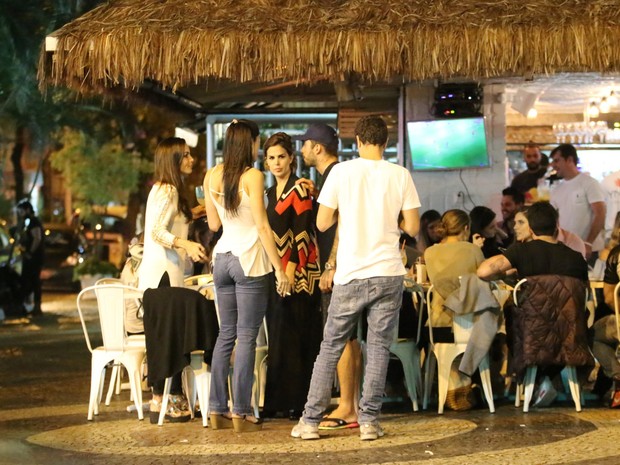 Pedro Scooby e Robertha Portella curtem noite juntos no Rio