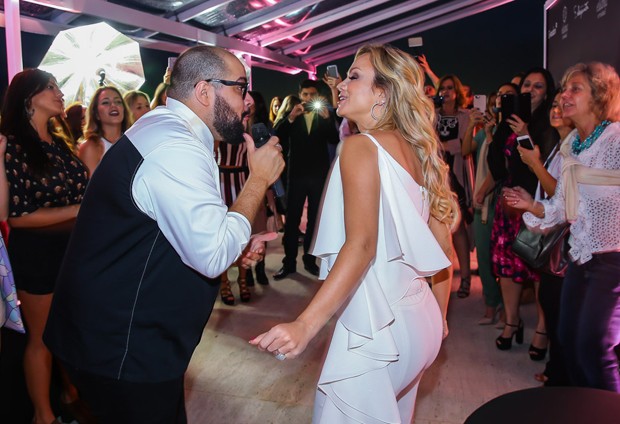 Eliana dança funk durante festa em sua cobertura luxuosa (Crédito: Manuela Scarpa/Brazil News)