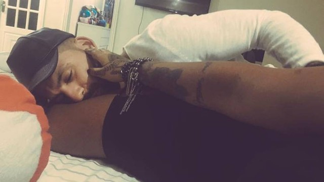Ludmilla posta foto na cama com namorado após recaída