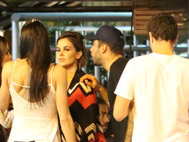 Pedro Scooby e Robertha Portella curtem noite juntos no Rio