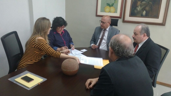Assinatura de contrato para estudos de projeto do VLT de Teresina