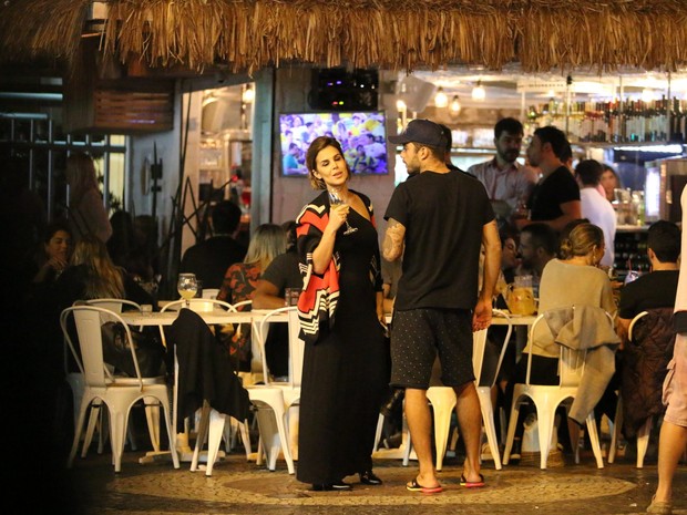 Pedro Scooby e Robertha Portella curtem noite juntos no Rio