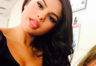 Selena fatura muito na rede social (Crédito: O Fuxico)