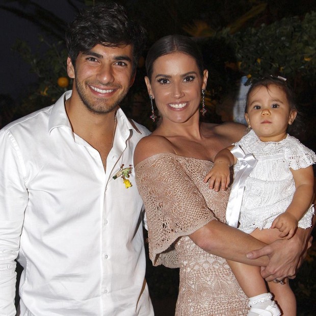 Deborah Secco, Maria Flor e Hugo Moura (Crédito: Reprodução)