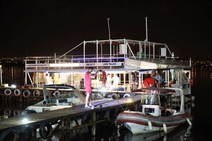 Dois homens são baleados durante festa no barco Lake Palace (Crédito: Correio Braziliense )