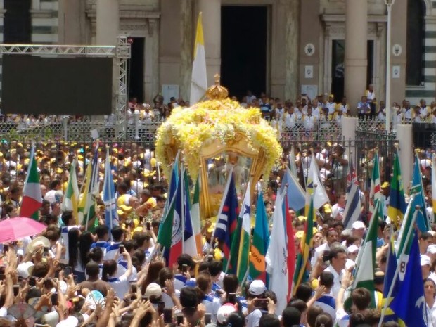 Imagem Peregrina da padroeira (Crédito: Arthur Sobral / G1)