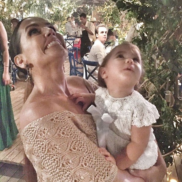 Deborah Secco com Maria Flor (Crédito: Reprodução)