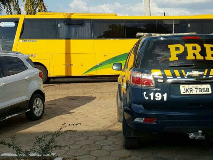 Ônibus também foi apreendido (Crédito: Divulgação/PRF)