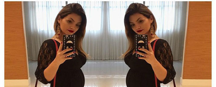 Kelly Key posta foto usando look chique e exibe barrigão