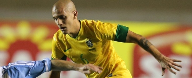 Com Marcelo suspenso, Fábio Santos é convocado por Tite