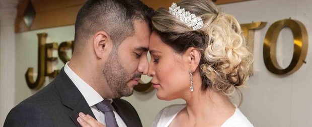 Urach posta foto do casamento: "Amor que não cabe no peito"