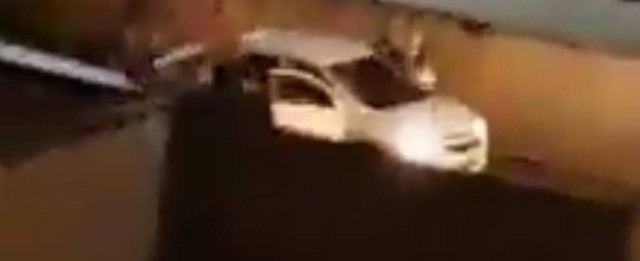 Vídeo flagra bandidos fortemente armados roubando veículo no RJ