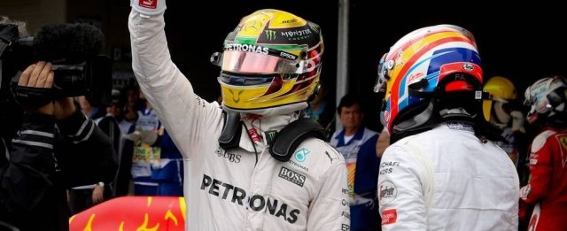 Lewis Hamilton faz a pole position do Grande Prêmio do Brasil