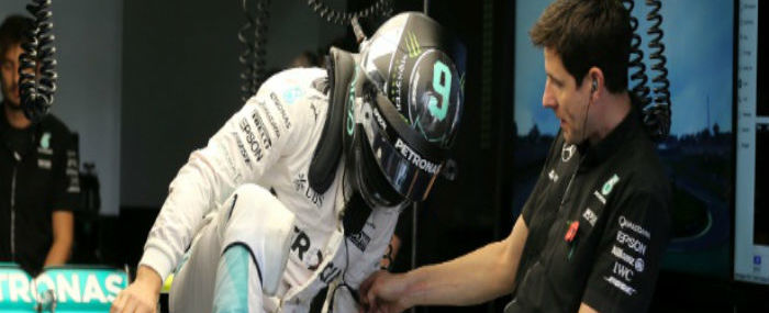 Rosberg bate Hamilton no último treino antes da classificação