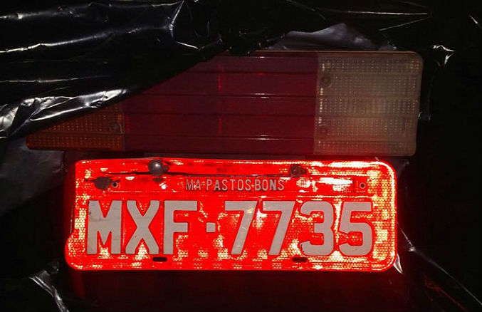 Caminhão vermelho com placa da cidade de Pastos Bons-MA (Crédito: Divulgação)