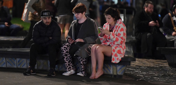 Pessoas deixaram prédios na Dixon Street, em Wellington, capital da Nova Zelândia