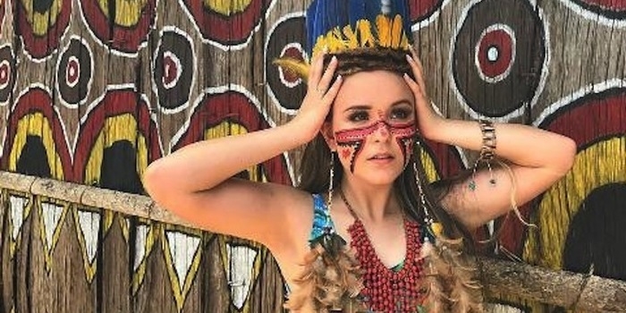 Larissa Manoela visita aldeia indígena no Amazonas