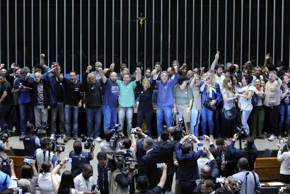Manifestação no plenário da Câmara (Crédito: Agência Câmara)