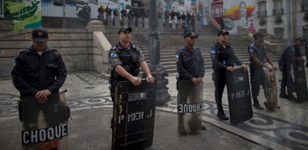 Policiais militares reforçam a segurança