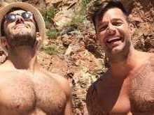 Ricky Martin anuncia noivado com artista plástico Jwan Yosef