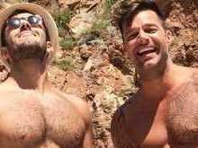Ricky Martin anuncia noivado com artista plástico Jwan Yosef