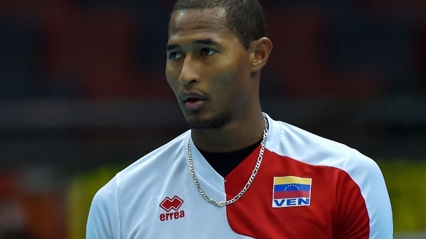 Kervin Piñerúa com a camisa da seleção venezuelana em torneio neste ano (Crédito: Getty)