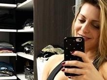 Sheila Mello exibe barriga sarada em rede social e recebe elogios