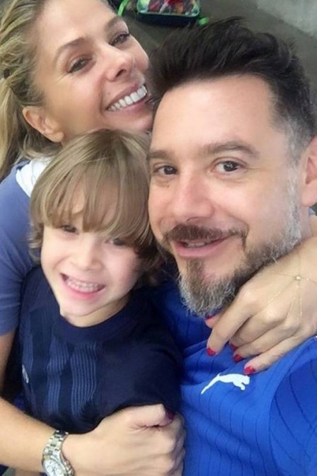 Adriane Galisteu com o marido, Alexandre Iódice, e o filho, Vittorio (Crédito: Reprodução)